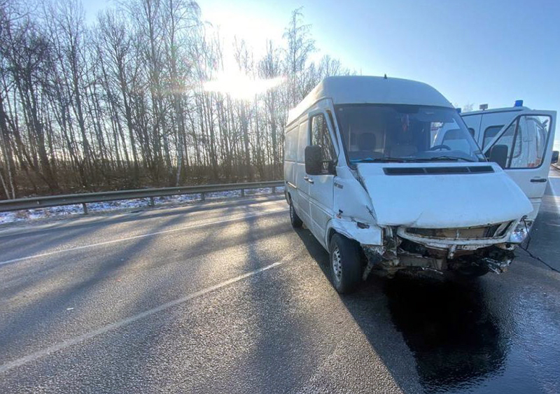 Водитель «Фольксвагена» в Липецкой области врезался в дорожное ограждение