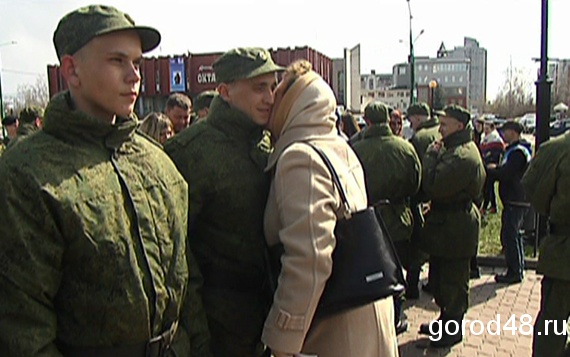 Первые липецкие призывники отправились в армию Первые липецкие призывники отправились в армию