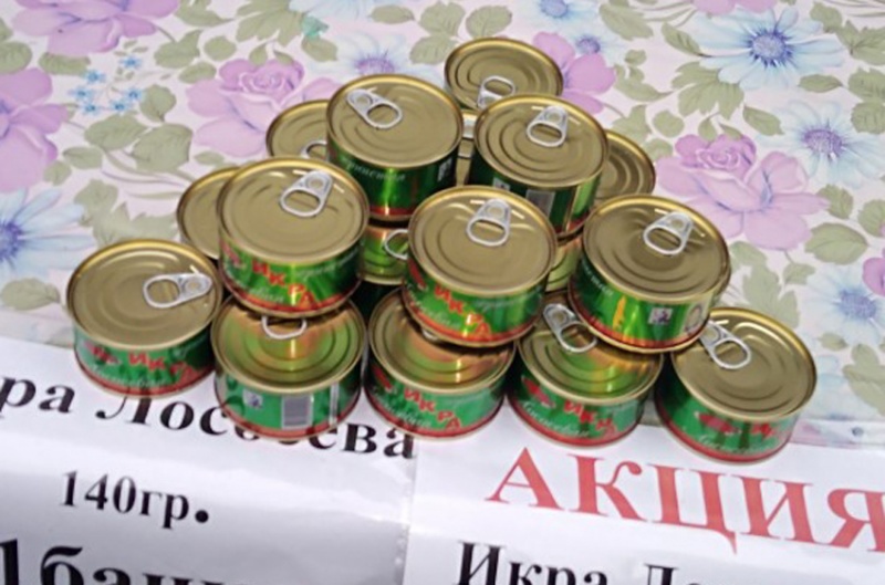 Борцы с уличной торговлей изъяли 88 банок красной икры Борцы с уличной торговлей изъяли 88 банок красной икры