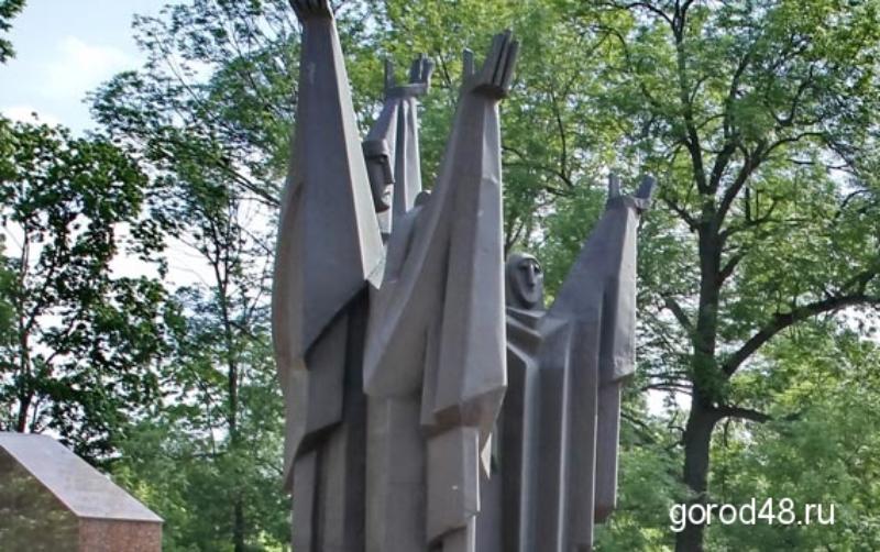 Липецкие кладбища убирают к Пасхе Липецкие кладбища убирают к Пасхе