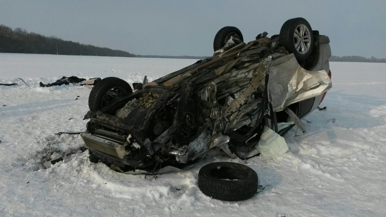 У одного из автомобилей в страшной аварии на Тамбовской трассе вырвало  двигатель