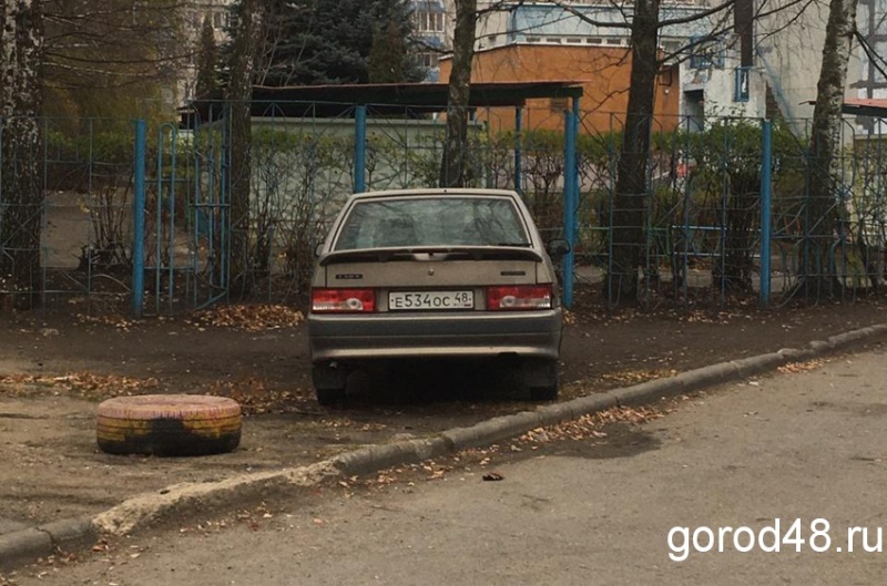 «Намоленное» автохамами место возле детского сада (ФОТО) «Намоленное» автохамами место возле детского сада (ФОТО)