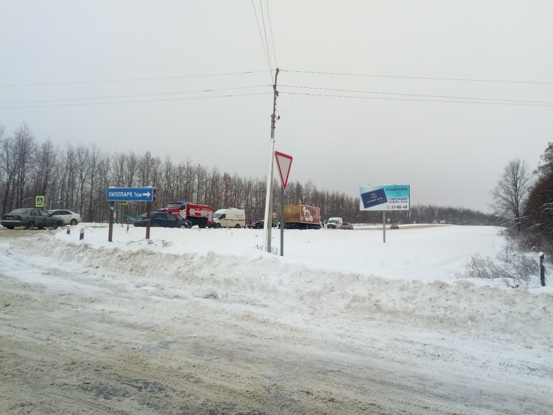 Под Липецком в тройном столкновении пострадали четверо Под Липецком в тройном столкновении пострадали четверо