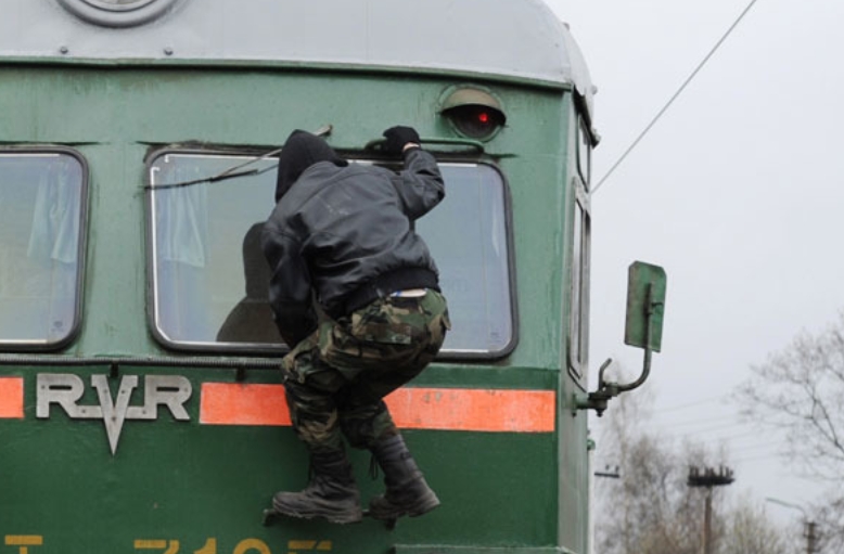 Зацепер из Липецка катался на поездах в Кировской области Зацепер из Липецка катался на поездах в Кировской области