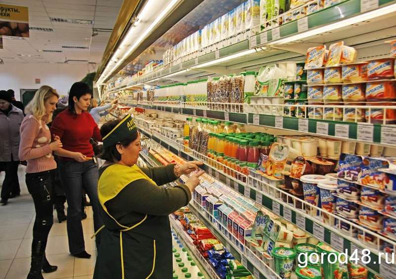 В Липецке вынесли корзину с продуктами из магазина В Липецке вынесли корзину с продуктами из магазина