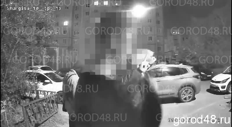 Погром домофона записала камера наблюдения
