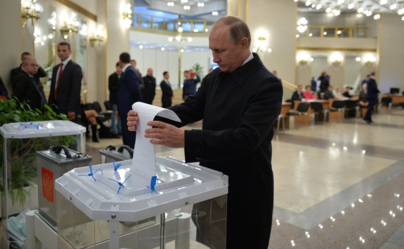 Владимир Путин проголосовал на избирательном участке в Москве Владимир Путин проголосовал на избирательном участке в Москве