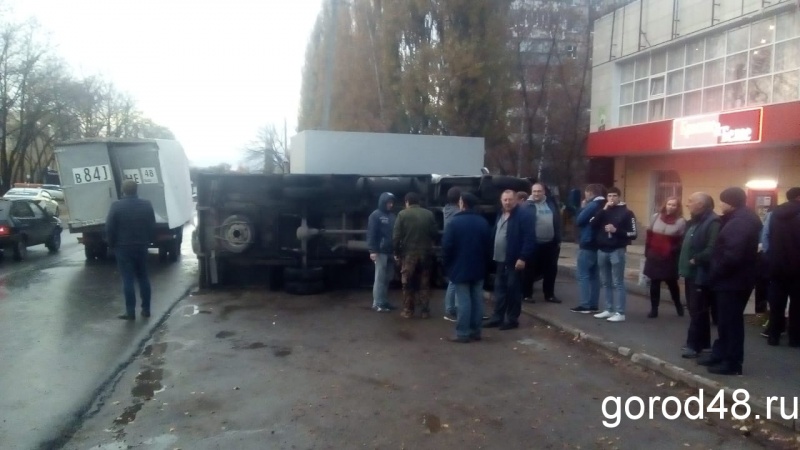 В Липецке одна «ГАЗель» опрокинула вторую В Липецке одна «ГАЗель» опрокинула вторую