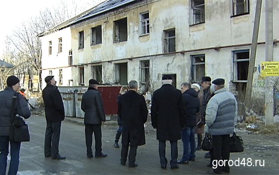Депутатам горсовета показали, что такое жить в аварийном жилье Депутатам горсовета показали, что такое жить в аварийном жилье