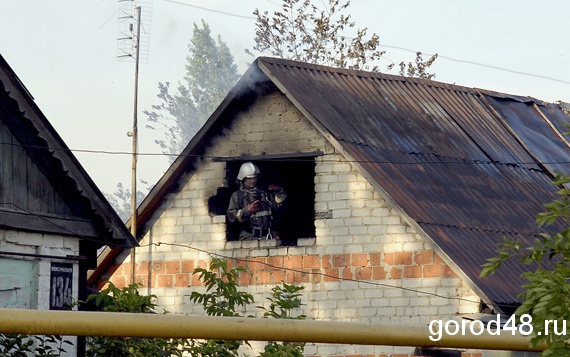 Ночью в Данкове горел дом Ночью в Данкове горел дом