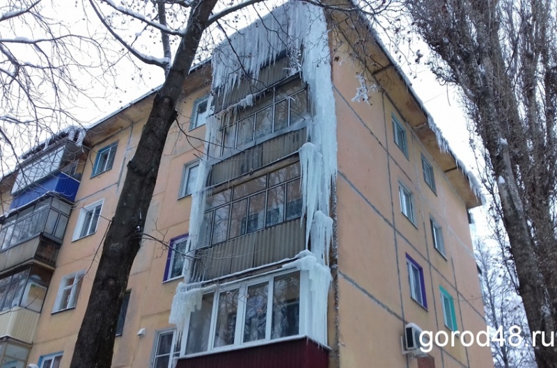 Сосульки образуют причудливые узоры на липецких домах (ФОТО) Сосульки образуют причудливые узоры на липецких домах (ФОТО)