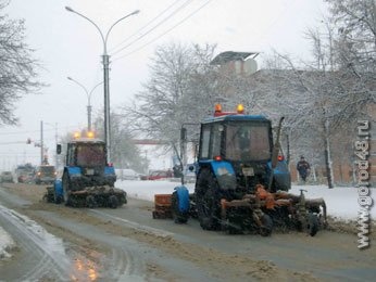Липецкие коммунальщики впервые в этом году вышли на уборку снега Липецкие коммунальщики впервые в этом году вышли на уборку снега