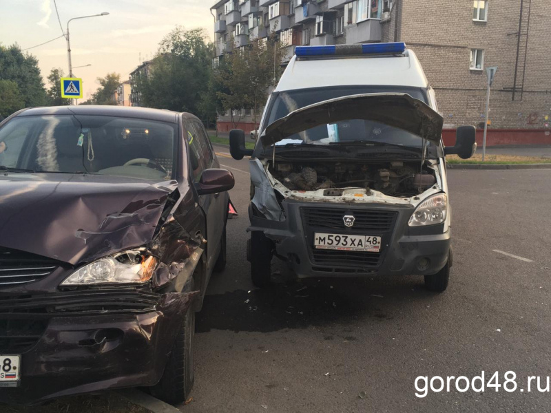 Автомобиль «скорой помощи» попал в ДТП в Липецке Автомобиль «скорой помощи» попал в ДТП в Липецке