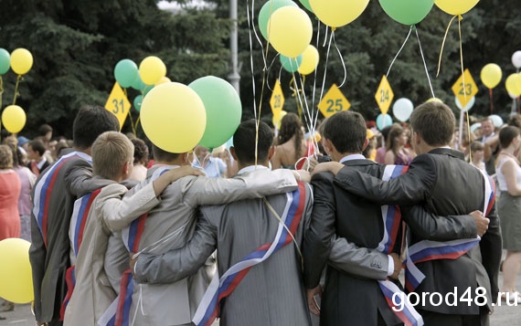 Выпускники Липецка начали подготовку к последнему звонку Выпускники Липецка начали подготовку к последнему звонку