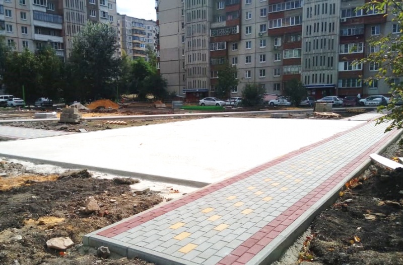 В большом липецком дворе оборудуют спортплощадку и установят большой тренажёрный комплекс В большом липецком дворе оборудуют спортплощадку и установят большой тренажёрный комплекс