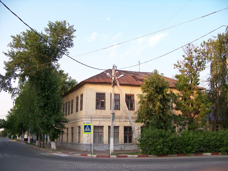 Предприниматель в Липецкой области снес этаж старинного здания Предприниматель в Липецкой области снес этаж старинного здания