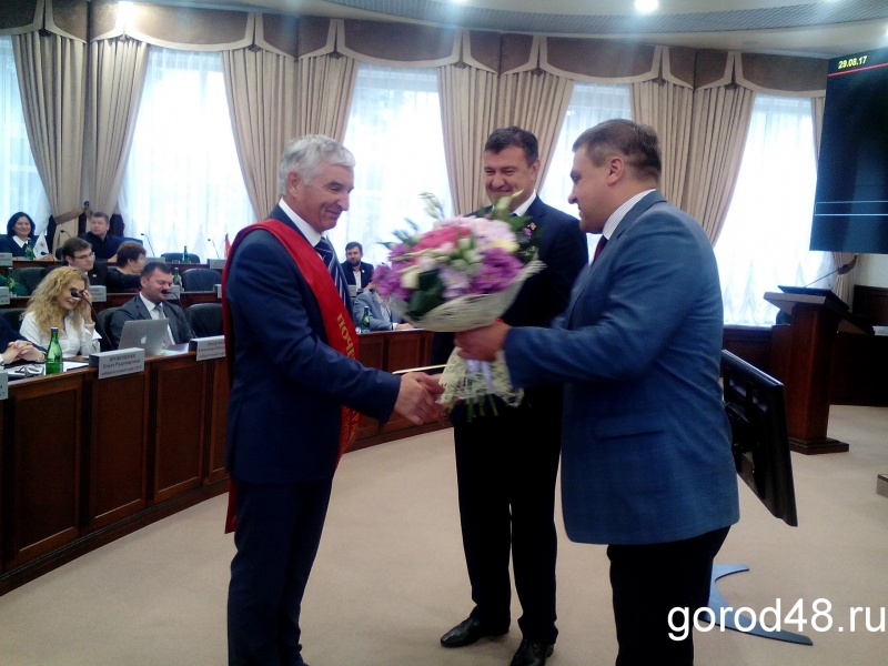 Почетные граждане - Харчевский и Власевская - наконец получили городские регалии Почетные граждане - Харчевский и Власевская - наконец получили городские регалии