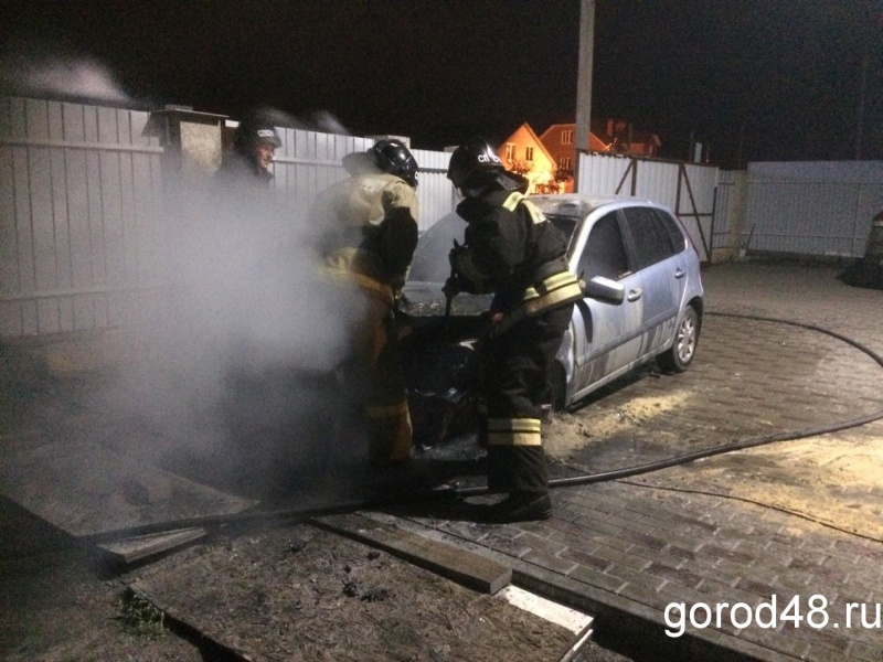 В селе Ленино горел автомобиль В селе Ленино горел автомобиль