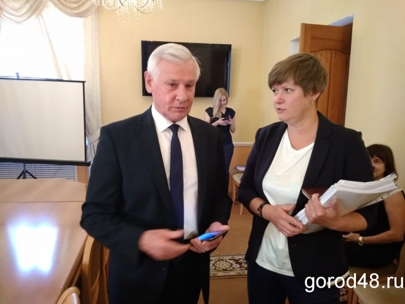 Первый кандидат в губернаторы Липецкой области сдал подписи муниципальных депутатов в избирком Первый кандидат в губернаторы Липецкой области сдал подписи муниципальных депутатов в избирком