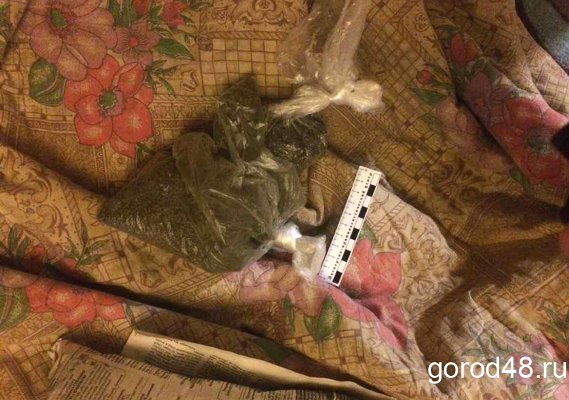 Двух полицейских обвиняют в фальсификации дела о хранении наркотиков Двух полицейских обвиняют в фальсификации дела о хранении наркотиков
