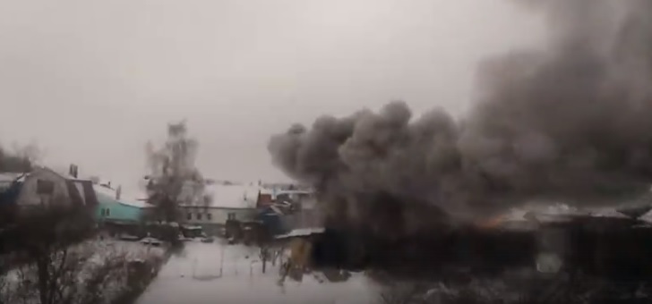 Пожар в Ельце попал на видео Пожар в Ельце попал на видео
