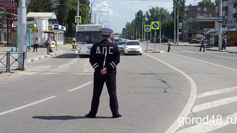Пьяная многодетная мать обругала двух автоинспекторов Пьяная многодетная мать обругала двух автоинспекторов