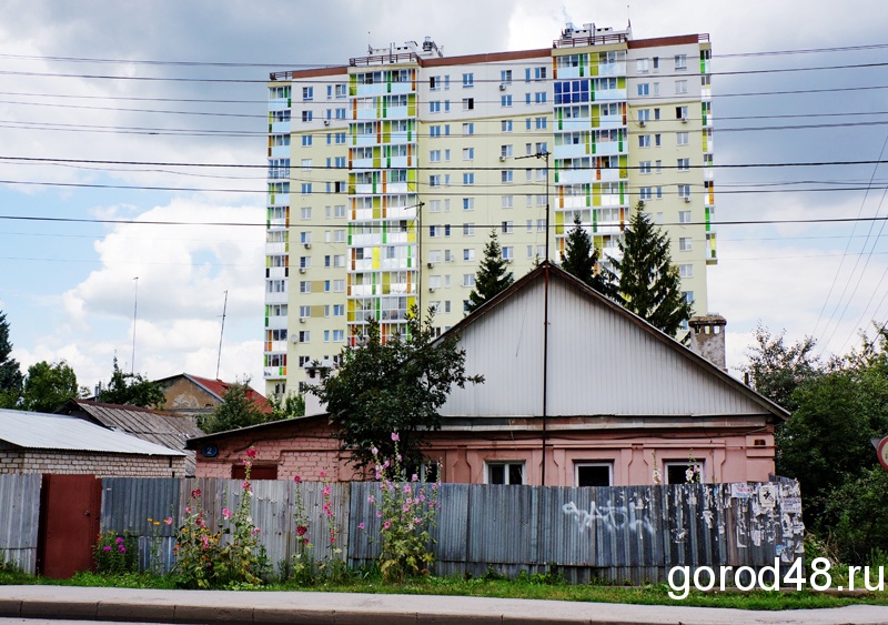 Жителям многоэтажек не хватает воды из-за огородников Жителям многоэтажек не хватает воды из-за огородников