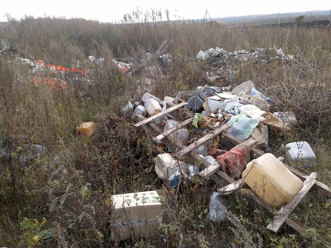 В Липецкой области обнаружена очередная свалка В Липецкой области обнаружена очередная свалка
