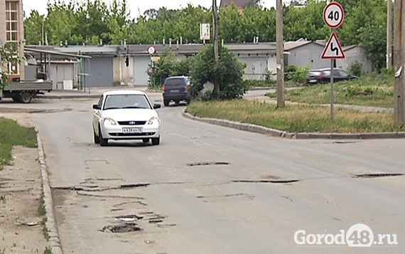 Прокуроры в суде заставляют главного смотрителя ремонтировать липецкие дороги Прокуроры в суде заставляют главного смотрителя ремонтировать липецкие дороги