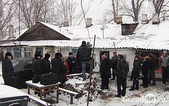 В Задонске скандал под стенами монастыря В Задонске скандал под стенами монастыря