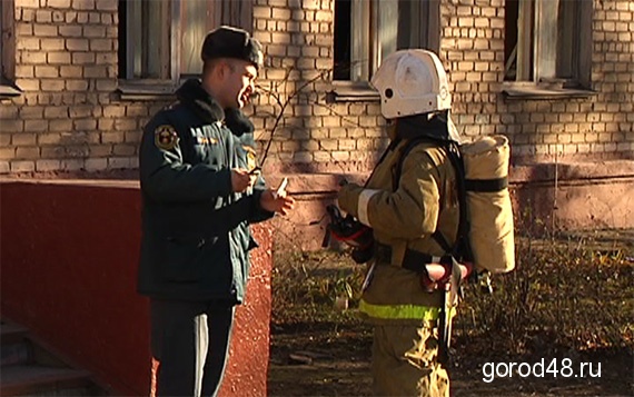 В Липецке во время уроков загорелась школа В Липецке во время уроков загорелась школа