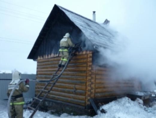 На улице Дарвина сгорела баня На улице Дарвина сгорела баня