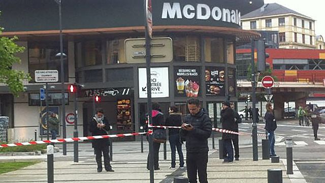 В «Макдоналдсе» во Франции прогремел взрыв В «Макдоналдсе» во Франции прогремел взрыв