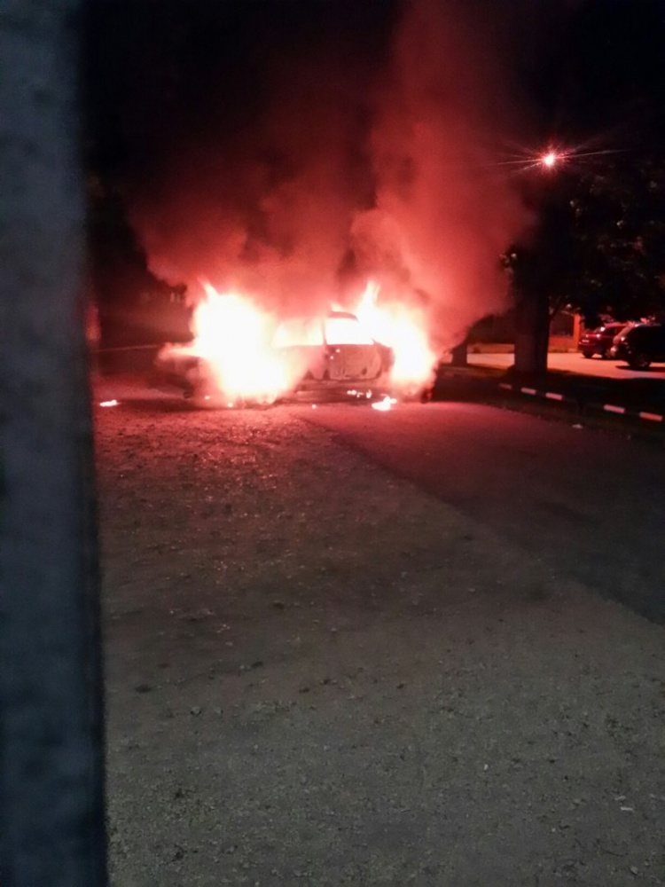 В Ельце ночью сгорел автомобиль В Ельце ночью сгорел автомобиль