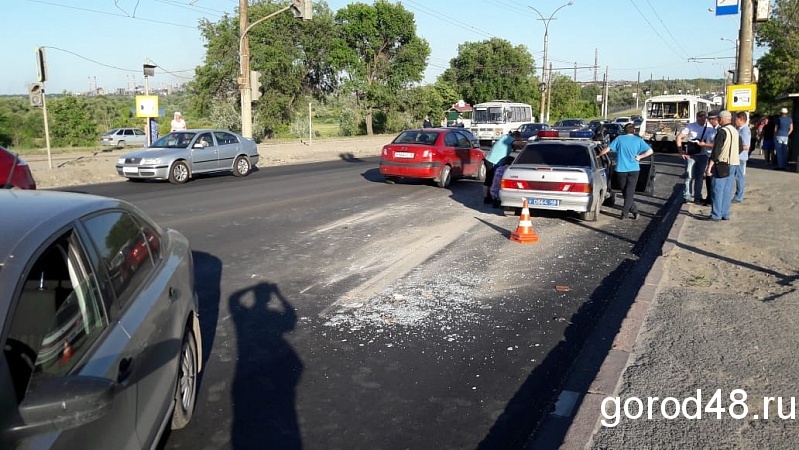 На самом аварийном мосту Липецка ввели ограничение скорости На самом аварийном мосту Липецка ввели ограничение скорости