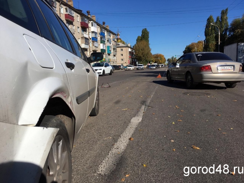 На улице Студеновской водитель «ВАЗа» устроил массовую аварию На улице Студеновской водитель «ВАЗа» устроил массовую аварию