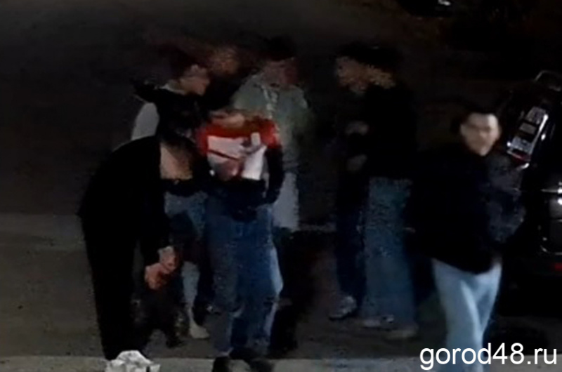 В Липецке по ночам жестоко избивают людей. Видео 18+ В Липецке по ночам жестоко избивают людей. Видео 18+