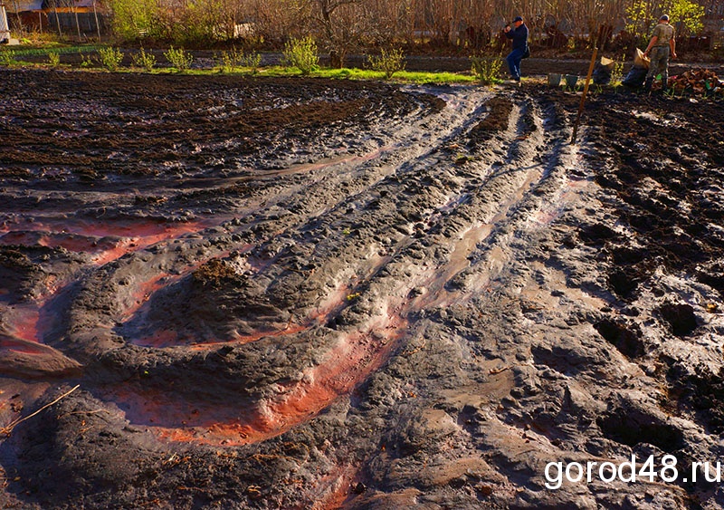 В Липецкой области село неделю жило без продуктов из-за размытой дороги В Липецкой области село неделю жило без продуктов из-за размытой дороги