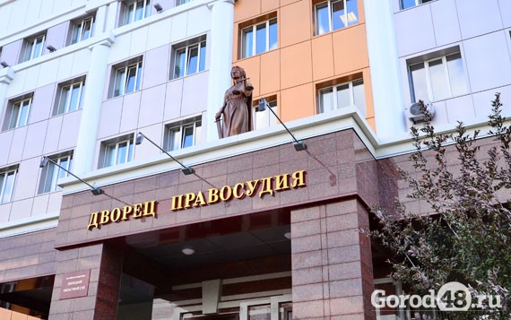 В Липецке судят мужчину расстрелявшего приятеля и его беременную жену В Липецке судят мужчину расстрелявшего приятеля и его беременную жену