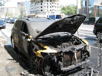 На Театральной площади вспыхнул автомобиль На Театральной площади вспыхнул автомобиль