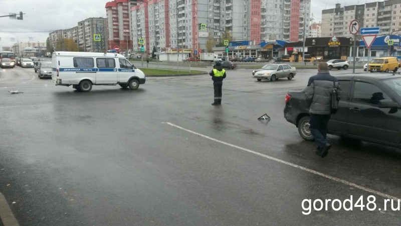 В Липецке попал в аварию полицейский автомобиль В Липецке попал в аварию полицейский автомобиль