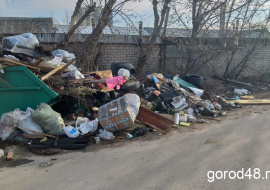 «Помогите, мы буквально зарастаем в грязи! За много лет такое впервые!» (ФОТО)