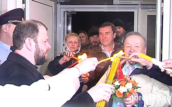 Как в Липецк доставляли благодатный огонь Как в Липецк доставляли благодатный огонь