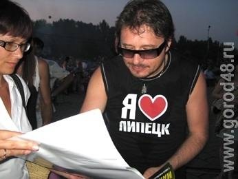 Владимир Маркин: «Минеральную воду мне поставляют прямо из Липецка» Владимир Маркин: «Минеральную воду мне поставляют прямо из Липецка»