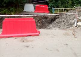 Липчане жалуются, что их заблокировали в подъезде