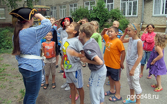 Липецкие волонтеры пришли в гости к детям Донбасса Липецкие волонтеры пришли в гости к детям Донбасса