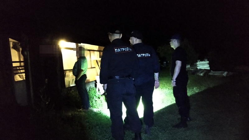 В Липецком районе полиция проверяет информацию об издевательствах отца над сыном В Липецком районе полиция проверяет информацию об издевательствах отца над сыном