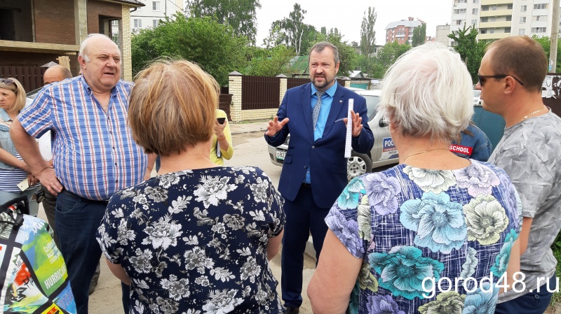 Помощник и.о. главы Липецка Михаил Щербаков проинспектировал скандальную стройку Помощник и.о. главы Липецка Михаил Щербаков проинспектировал скандальную стройку