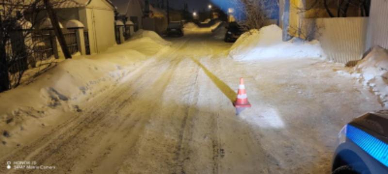 Под колесами автомобилей оказались три человека: одного из водителей ...