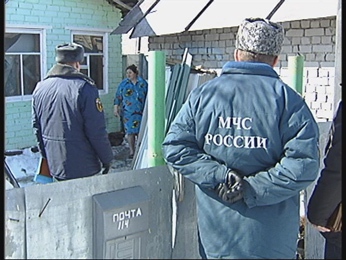 Спасатели проверяют готовность к паводку. Спасатели проверяют готовность к паводку.